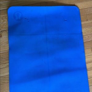 LULULEMON YOGA MAT • USED